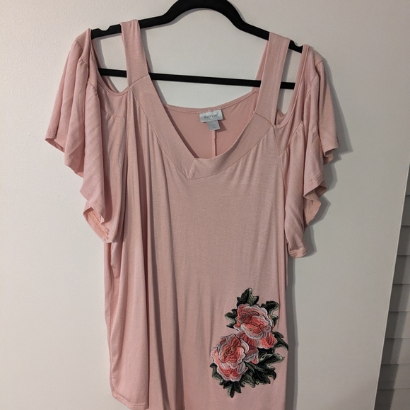 Avenue Blush Pink Cold Shoulder Embroidered Flower Top - Picture 5 of 6